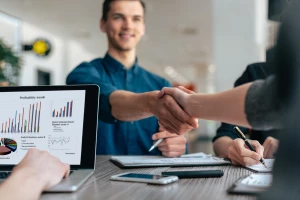 Trendy technologiczne w giętarkach krawędziowych: AI, IoT i predictive maintenance